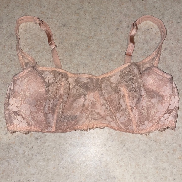 Soft light pink Victoria’s Secret lace Bralette underwire with no padding - Picture 1 of 5
